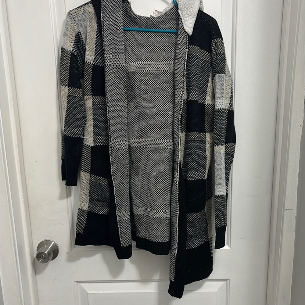 Black and White Plaid Women's Sweater - Picture 6 of 6